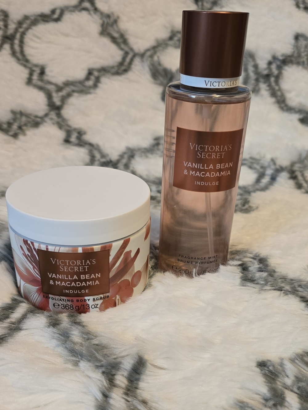 Victoria's Secret Vanilla Bean & Macadamia Body Mist and Scrub - Brown
